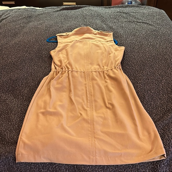 Chic Tan Sleeveless Vest with Gold Zipper - Picture 2 of 2